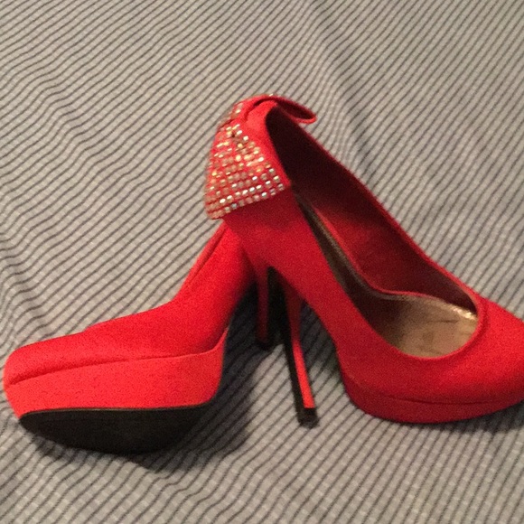 Red Pumps - Picture 5 of 8